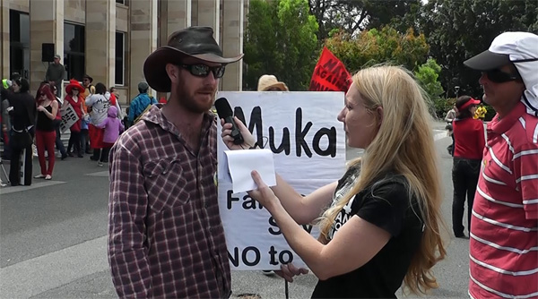 Leah Shanley talks to a farmer at the March Against Monsanto